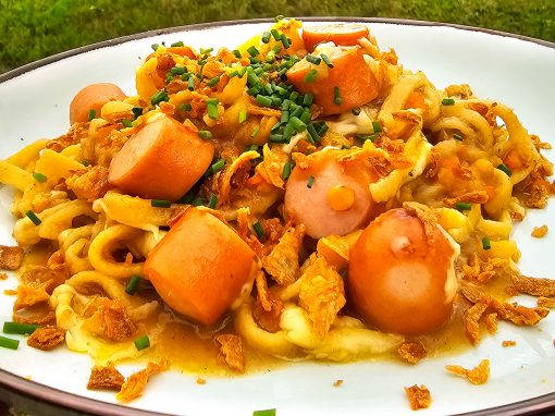 Linsen Spätzle Saitenwurst aus dem Omnia Campingbackofen