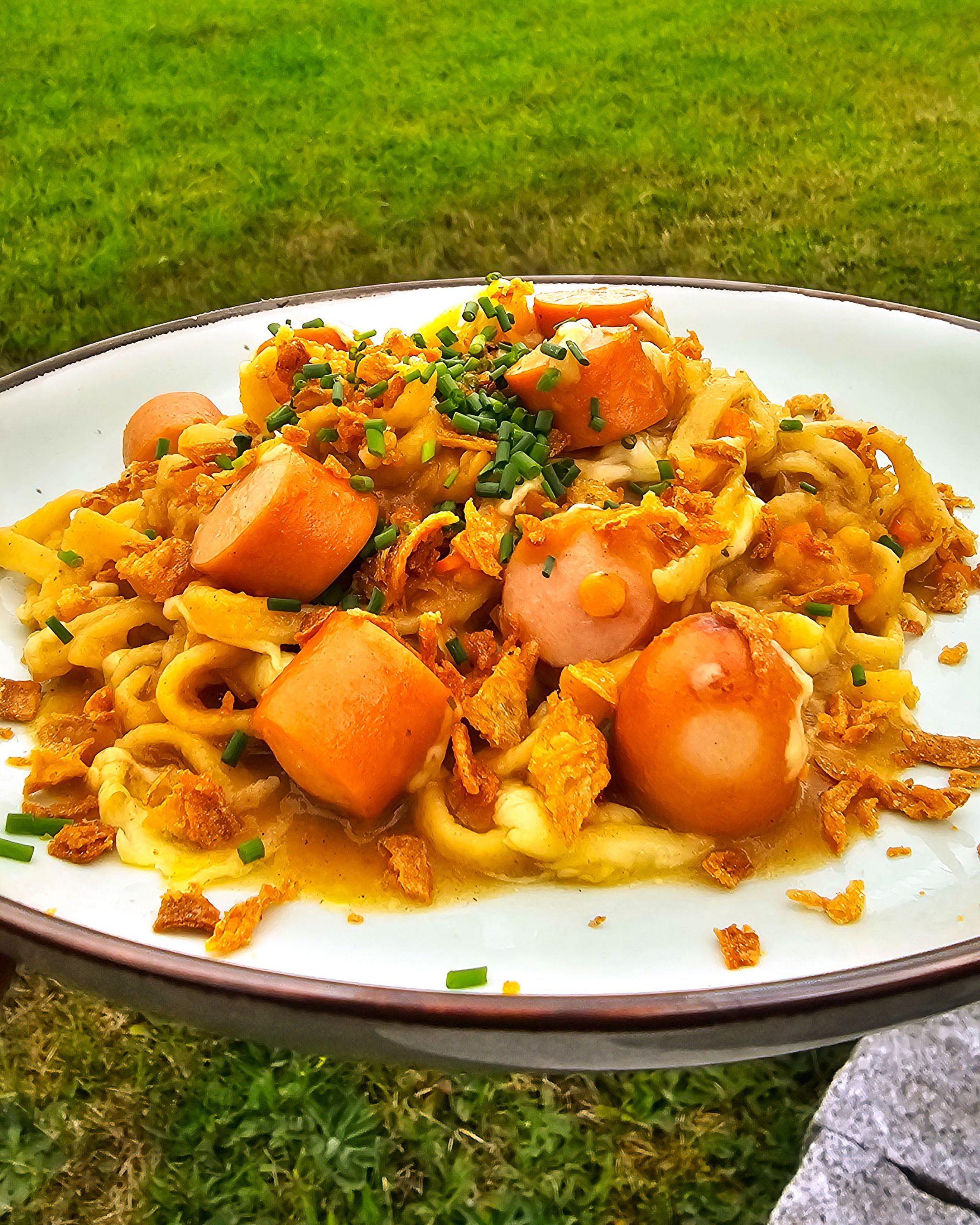 Dampfende Linsen mit Spätzle und Saitenwürstchen direkt Onepot aus der Omnia.