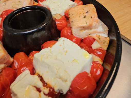 One Pot Ofen-Lachs-Pasta aus dem Omnia Campingbackofen
