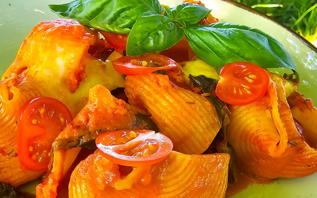 Cremige Pasta – Tomaten – Mozzarella – Lumaconi aus dem Omnia