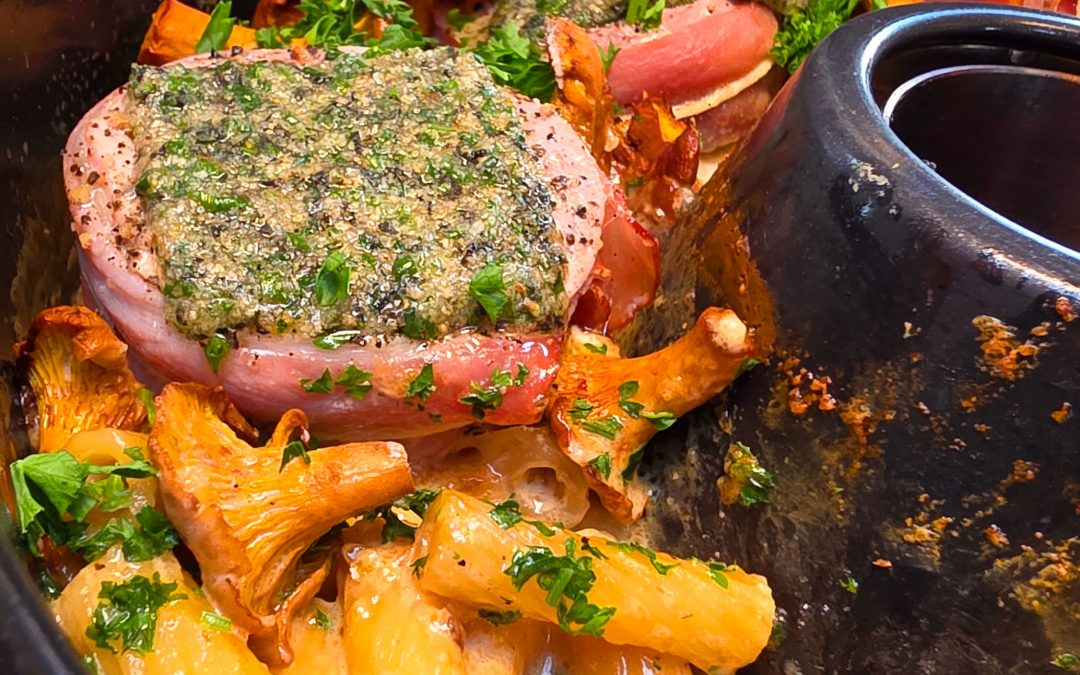 Cremige Pfifferling Pasta mit zartem Schweinefilet One Pot aus dem Omnia Campingbackofen