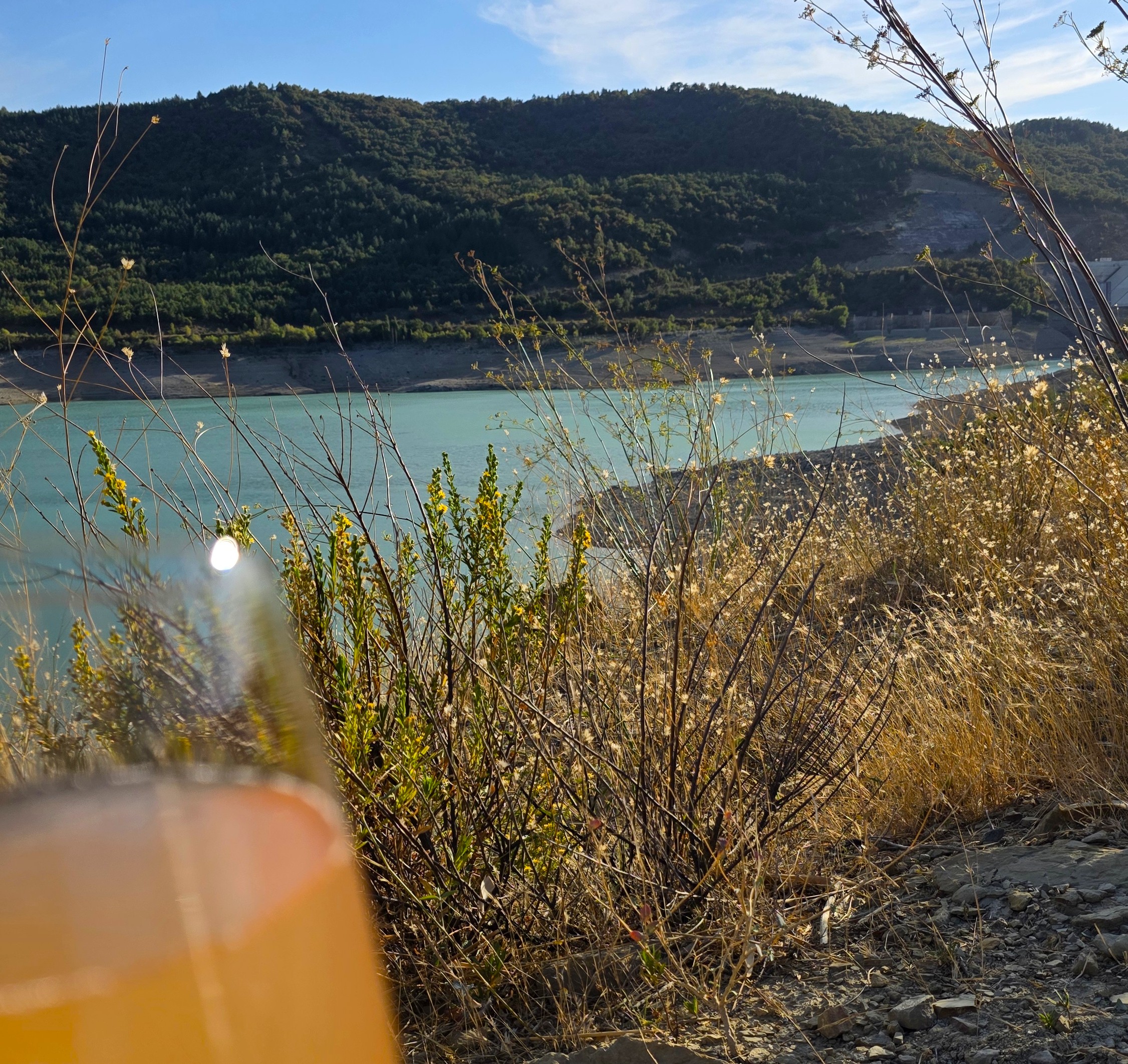 Panoramablick über den Stausee in Spanien