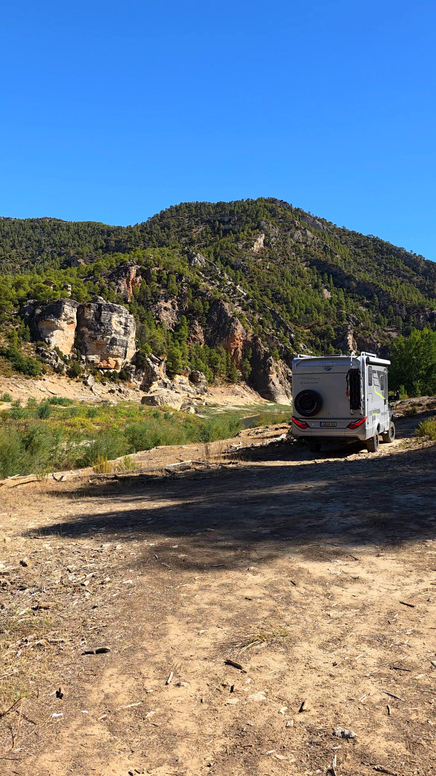 Uferbereich am Fluss in Aragón