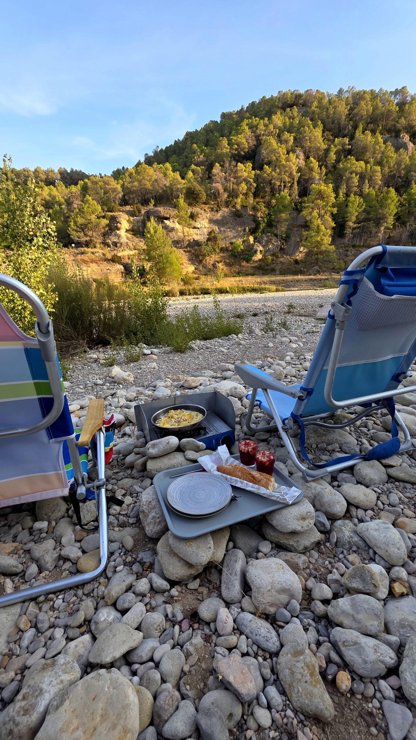 Wasser und Steine im Río Bergantes