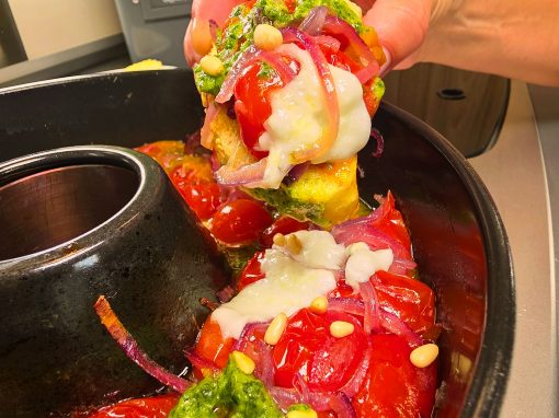 Ofentomaten mit Burrata und Pfirsich aus dem Omnia Campingbackofen