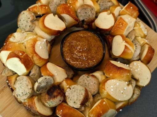 Weißwurst-Laugen-Donut aus dem Omnia Campingbackofen