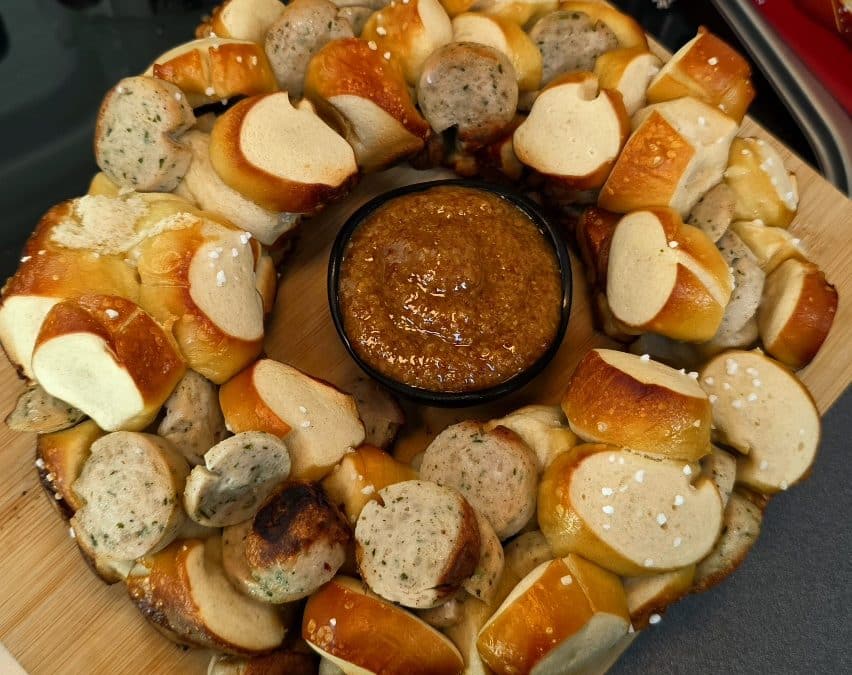 Weißwurst-Laugen-Donut aus dem Omnia Campingbackofen