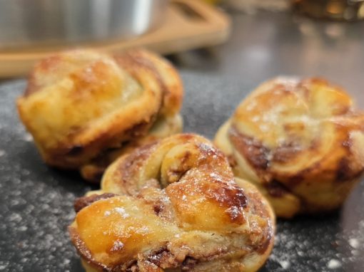 Blätterteig Muffins mit Nuss Nougat Creme und Erdnussbutter Blätterteig Muffins mit Nuss Nougat Creme und Erdnussbutter