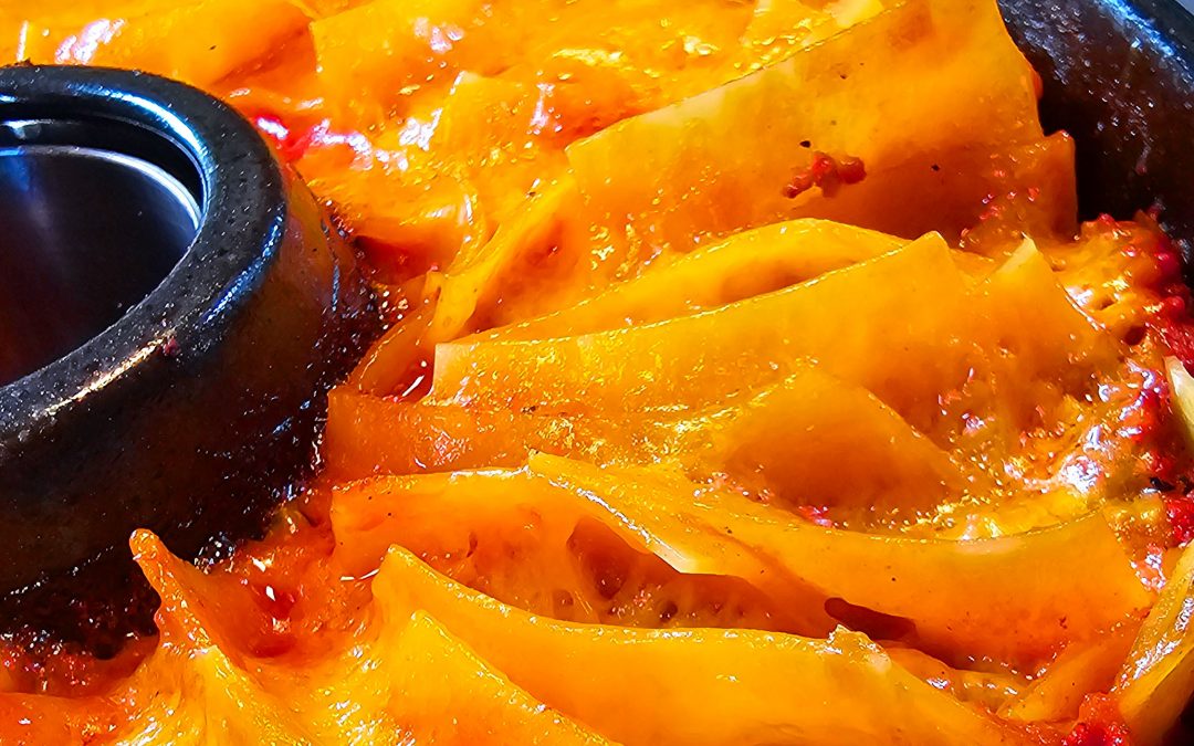 Lasagne One Pot aus dem Omnia Campingbackofen