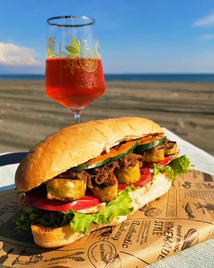 Maultaschen Sandwich / Burger vom Big Green EGG MiniMax /Grill