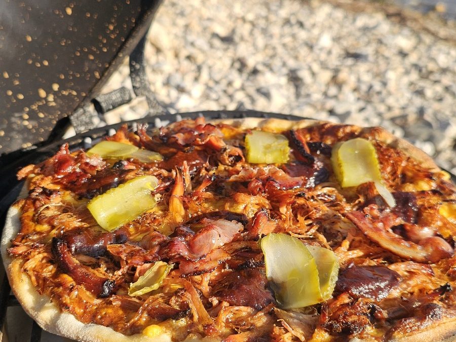 Pizza Pulled Pork vom Big Green EGG MiniMax /Grill