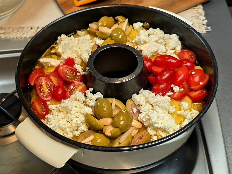Balkan-Reisauflauf mit Kartoffeln, Ajvar & Feta aus dem RoadBaker