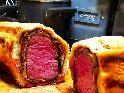 Beef Wellington aus dem Omnia Campingbackofen