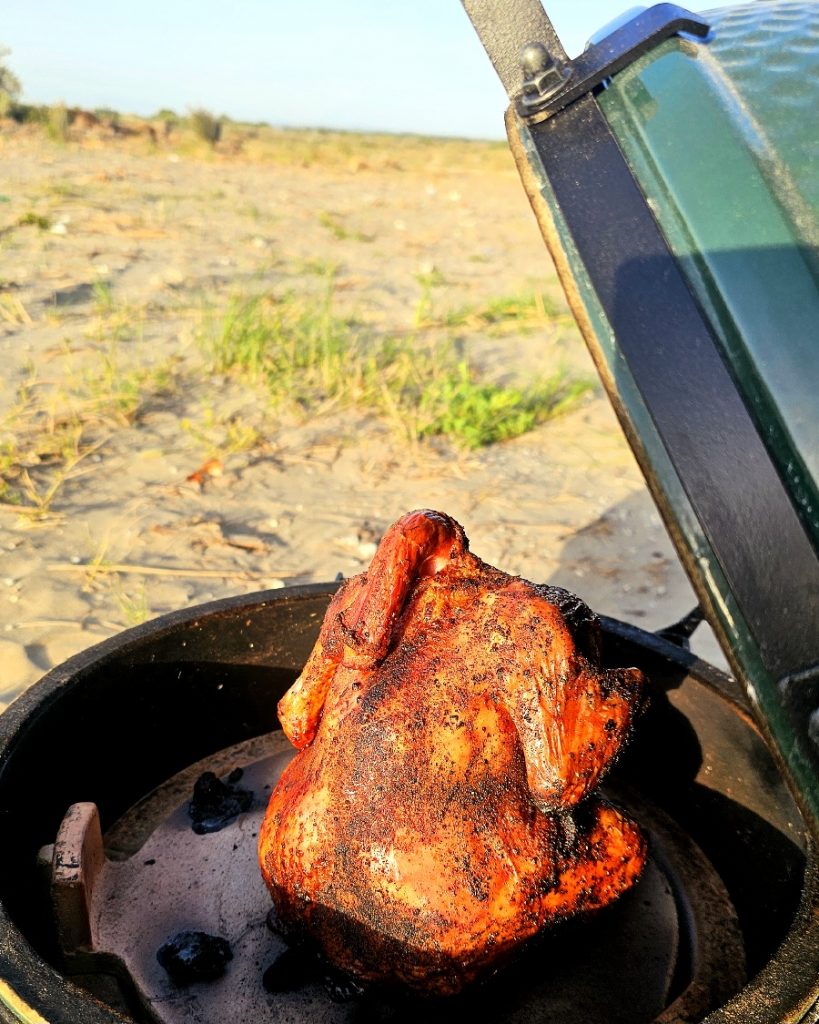 bierthron-haehnchen-big-green-egg-minimax Hähnchen auf Bierdose vom Big Green Egg Minimax – saftiges Bierdosenhähnchen vom Grill
