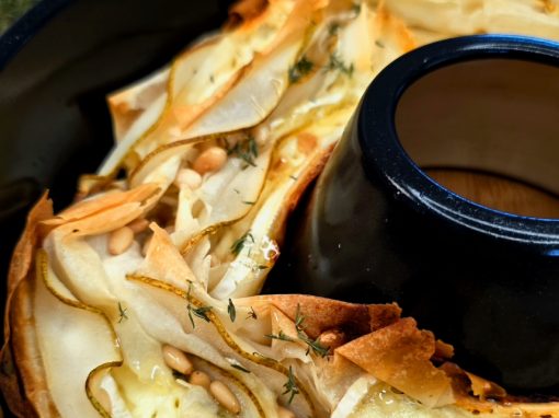 Brie-Birnen-Knuspertraum aus dem Omnia Campingbackofen