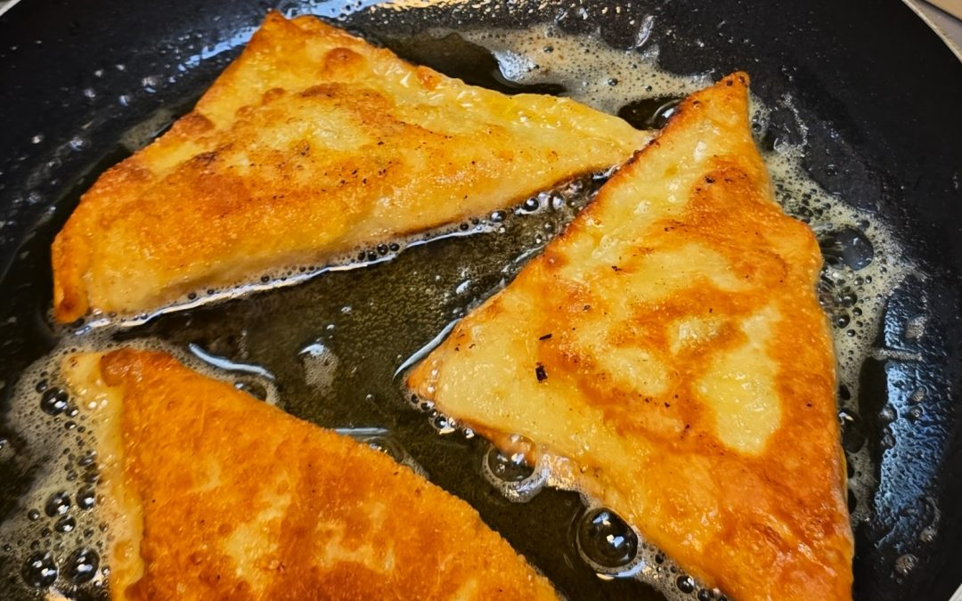 Flammkuchentaschen aus der Pfanne