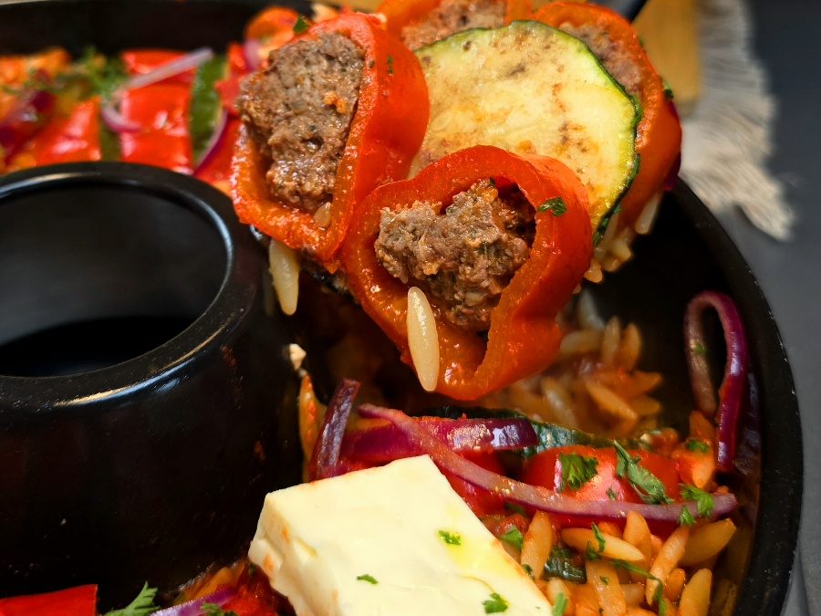 Griechischer Auflauf / Paprika-Ringe mit Kritharaki aus dem Omnia