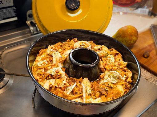 Herzhafter Pfannkuchen Auflauf mit Birne und Ziegenkäse aus dem Omnia Herzhafter Pfannkuchen Auflauf mit Birne und Ziegenkäse aus dem Omnia