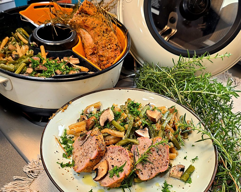 Heubraten im RoadBaker Campingbackofen mit cremigen Champignon-Bohnen-Makkaroni.