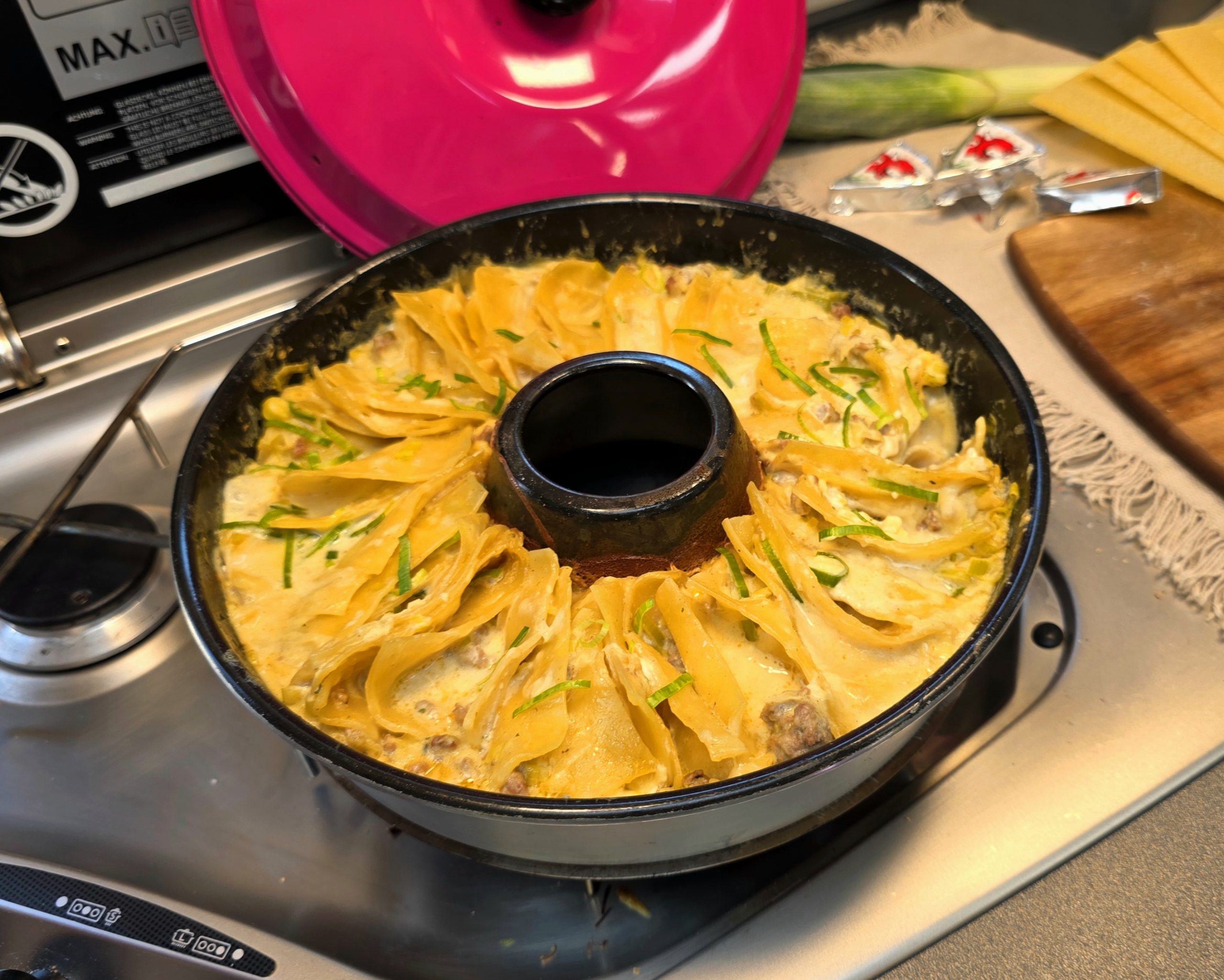 Käse-Lauch-Suppen-Lasagne mit Hackfleisch und Käse aus dem Omnia