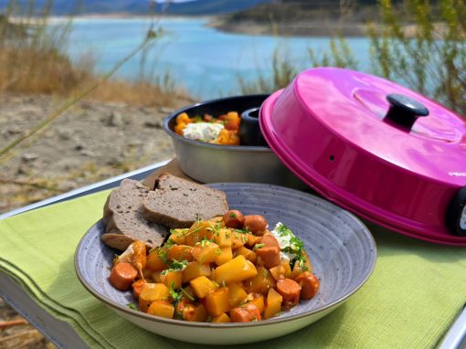 Kartoffel-Hörnchen-Gulasch mit Wiener One Pot aus dem Omnia