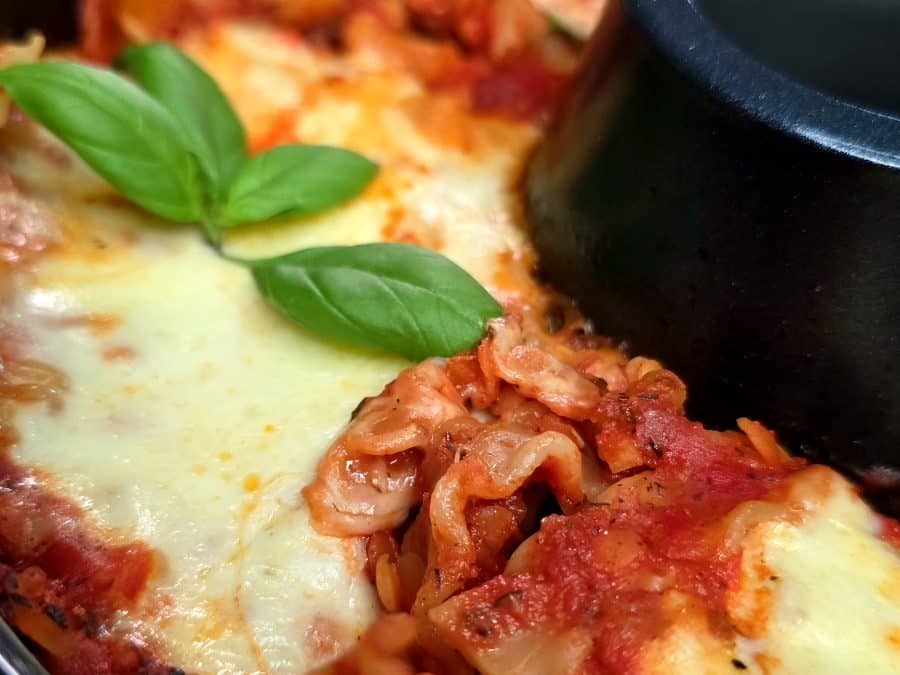 One Pot Linsen Pasta im RoadBaker Campingbackofen