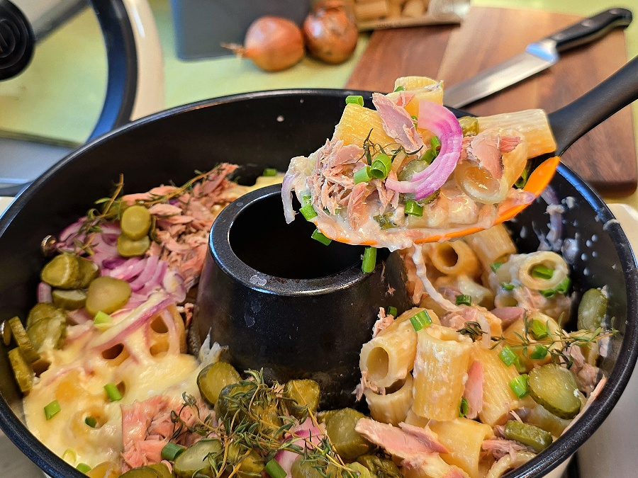 Pizza-Tonno-Onepot Pasta aus dem Roadbaker Campingbackofen