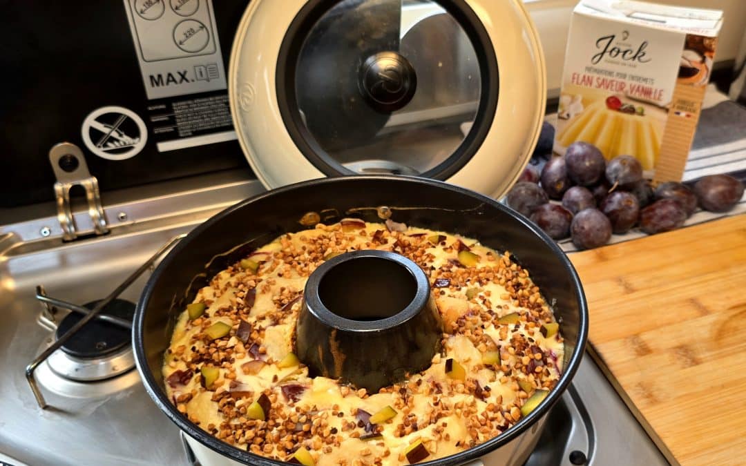 Schneller Quark-Zwetschgenkuchen mit Knack & Back aus dem RoadBaker