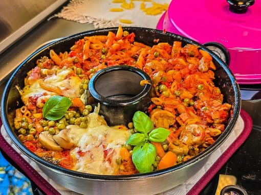Raguletto-Style Pasta: Der Klassiker wie früher Cremige One-Pot-Pasta aus dem Omnia Campingbackofen