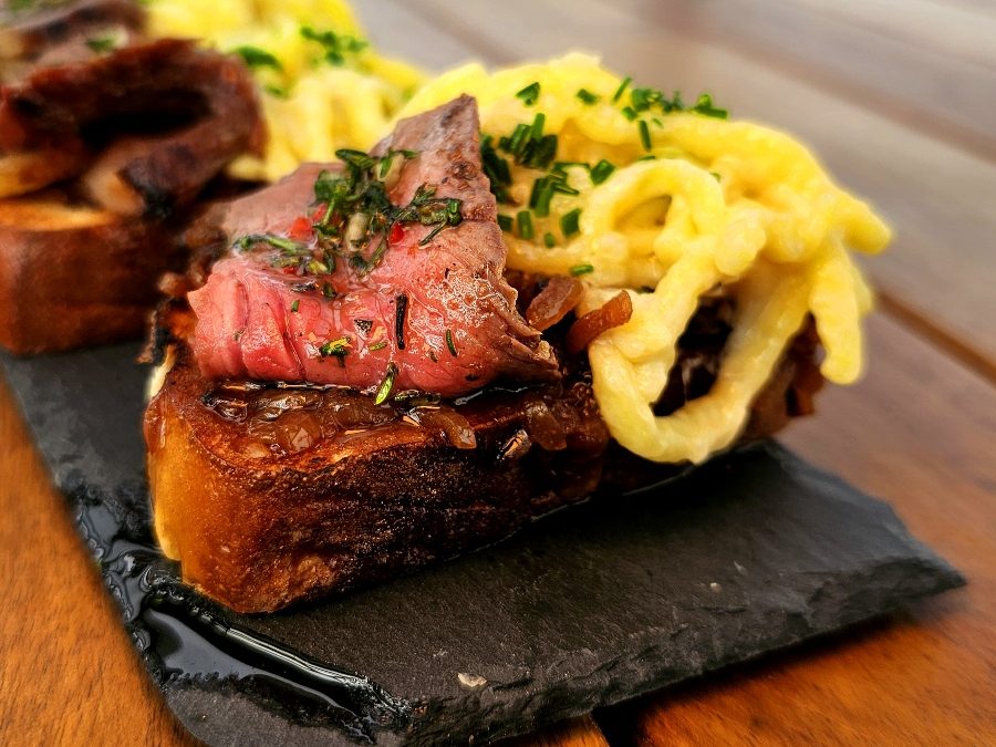 Roastbeef Käsespätzle Happen vom Big Green EGG MiniMax /Grill