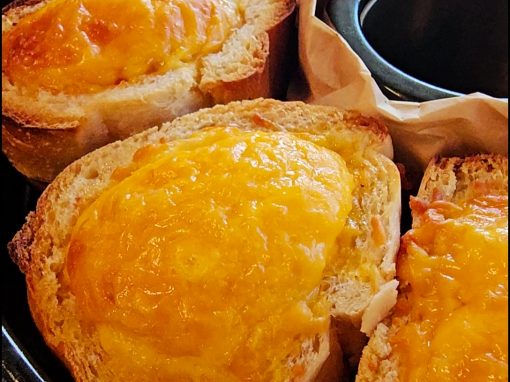 Rührei Brötchen, Frühstücksbrötchen aus dem Omnia Campingbackofen