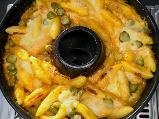 Schupfnudeln im Big Mac Style One Pot aus dem Omnia Campingbackofen