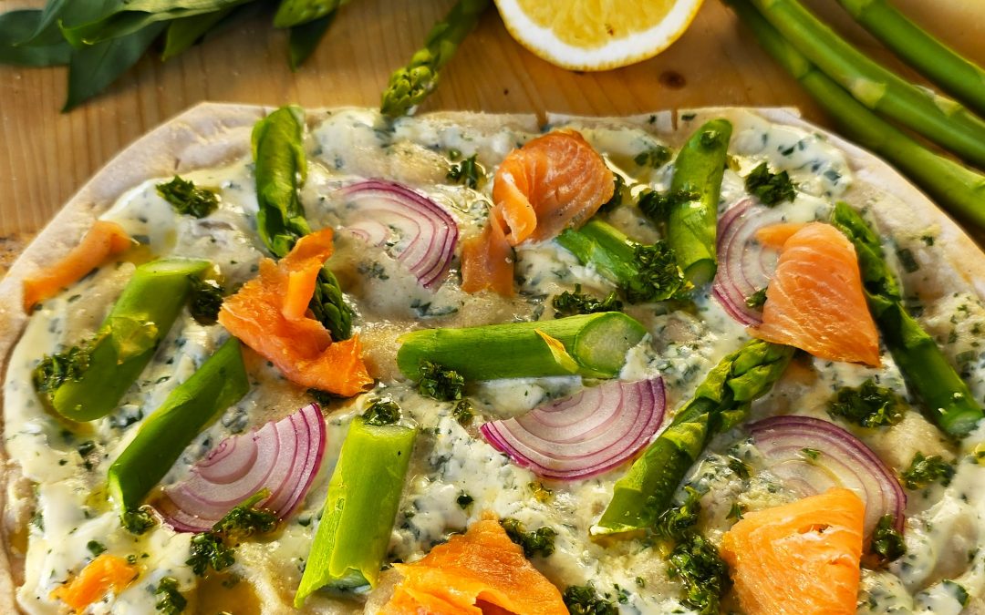 Spargel Flammkuchen vom Big Green EGG Minimax Grill