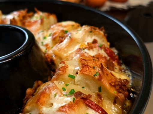 Sucuk Baguette Ring aus dem Omnia Campingbackofen Sucuk Baguette Ring aus dem Omnia Campingbackofen