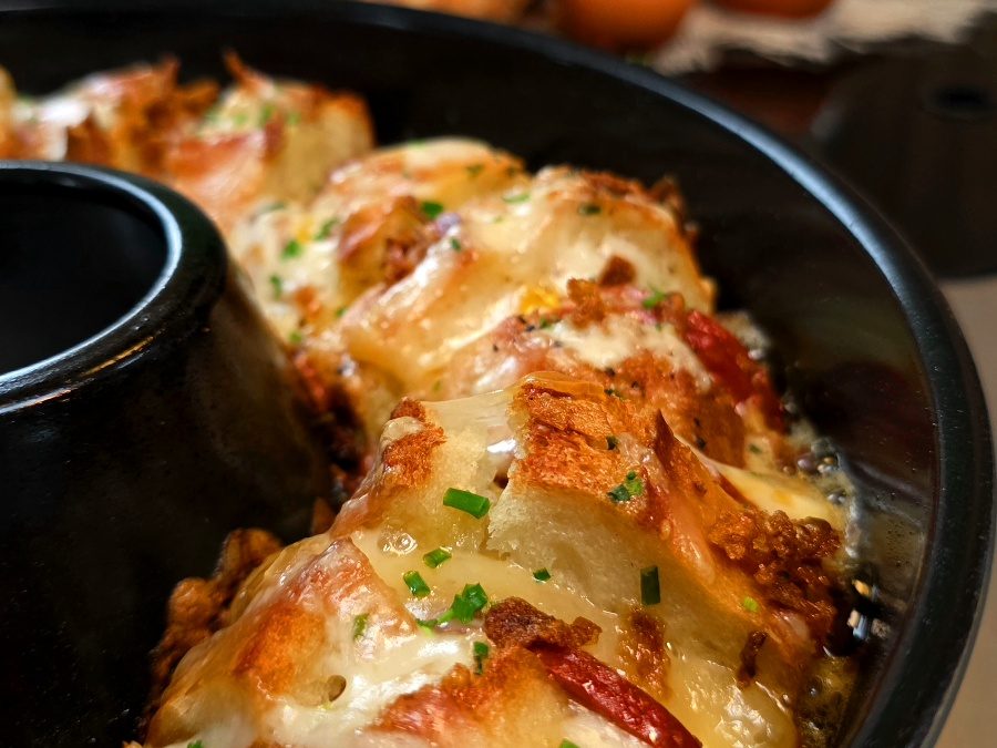 Sucuk Baguette Ring aus dem Omnia Campingbackofen