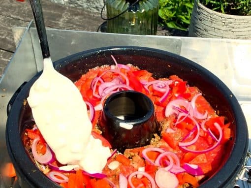 Gyros Lasagne aus dem Petromax Campingbackofen Gyros Lasagne aus dem Petromax Campingbackofen